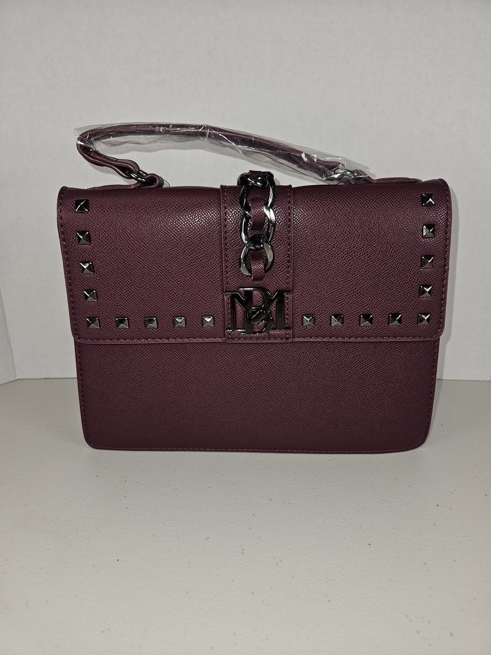 NWT Badgley Mischka Crossbody With Big Chain Plum Studs In The Cover W Letter Lk - Picture 1 of 16